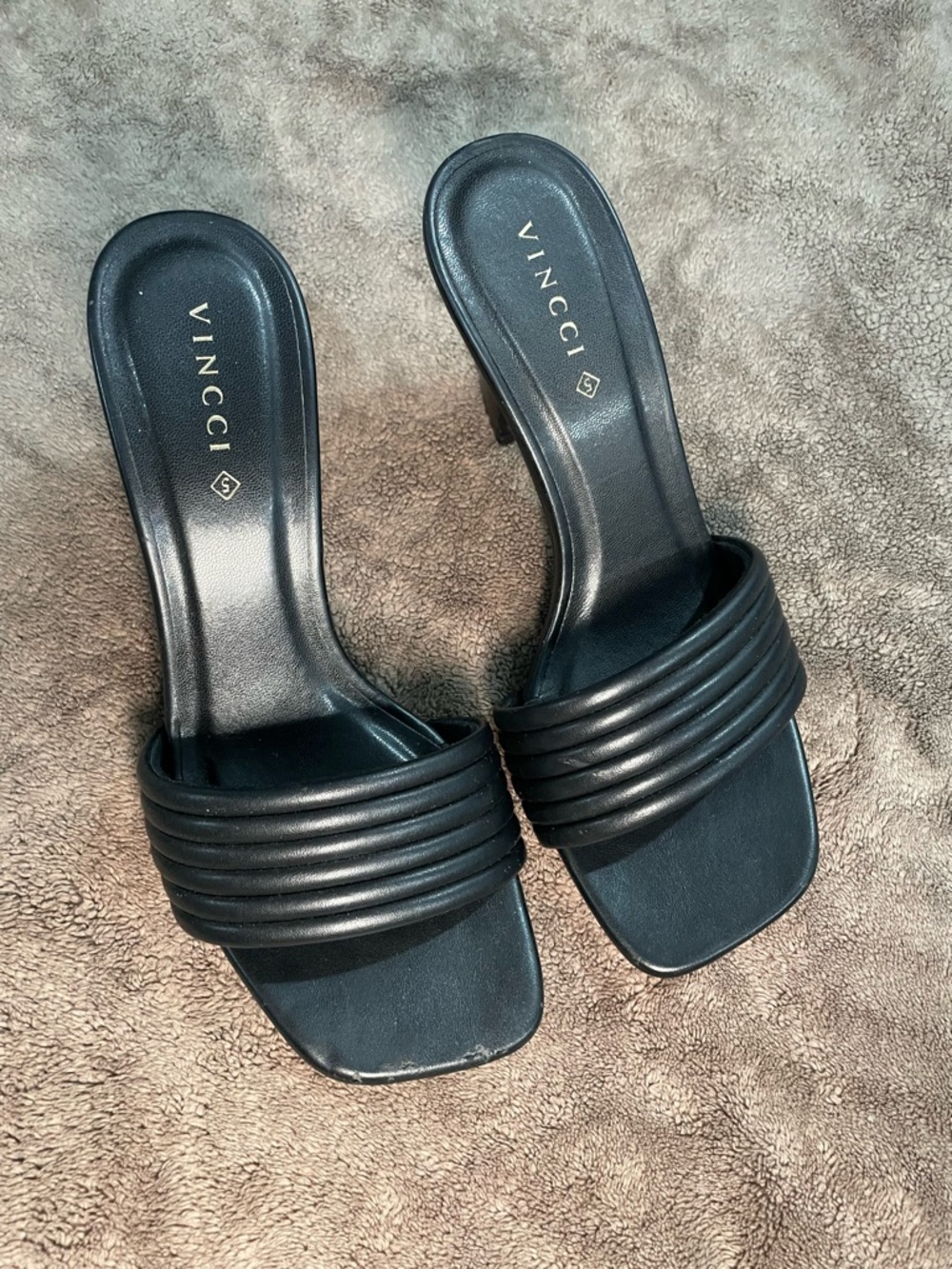 Vincci Black Ribbed Slide Sandals